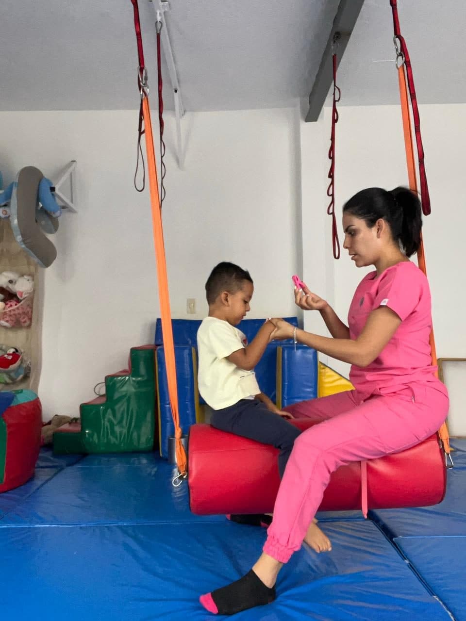 Terapia en columpio de integración sensorial